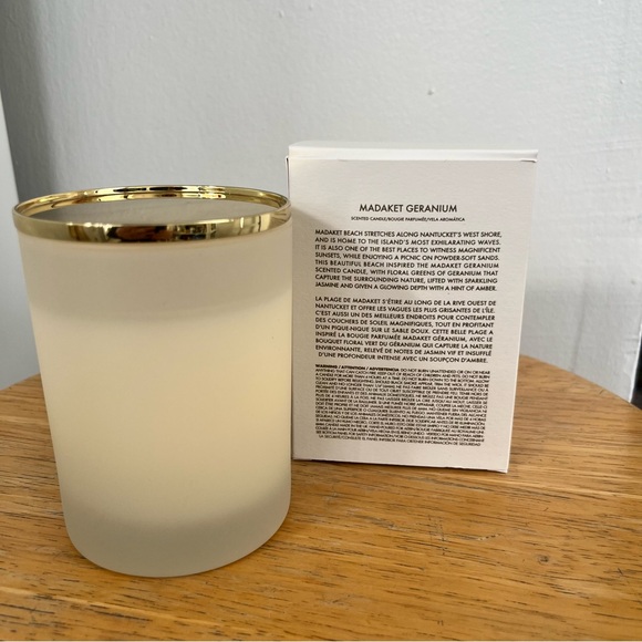 AERIN 9.5 oz Geranium Scented Candle with gold lid in original box - Picture 2 of 6